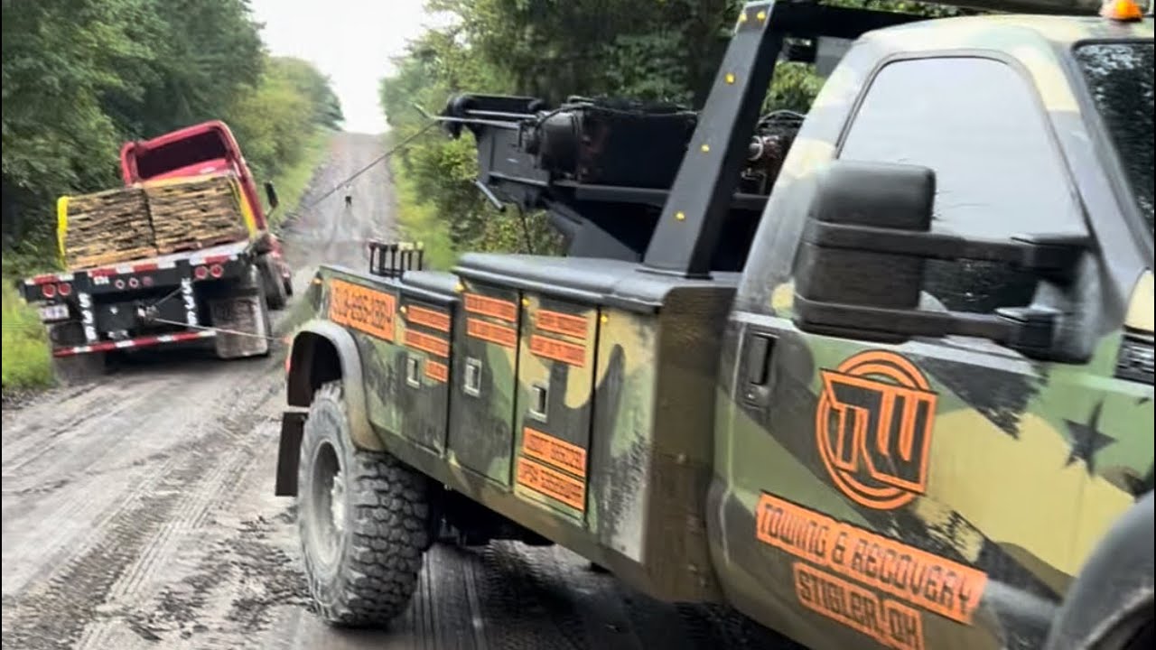 Я вытащил груженый каменоломню на своем 14-тонном Century 4x4 F550! #fypyoutube #heavyrescue #off...