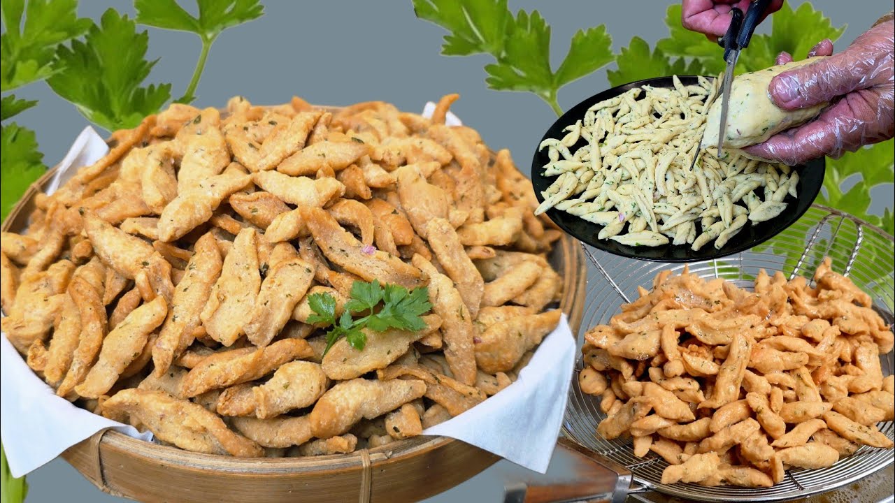 SISA'KAN TOPLES KOSONG, ADA KUE BAWANG GUNTING SPECIAL, RASA'NYA NGE'BAWANG BANGET 