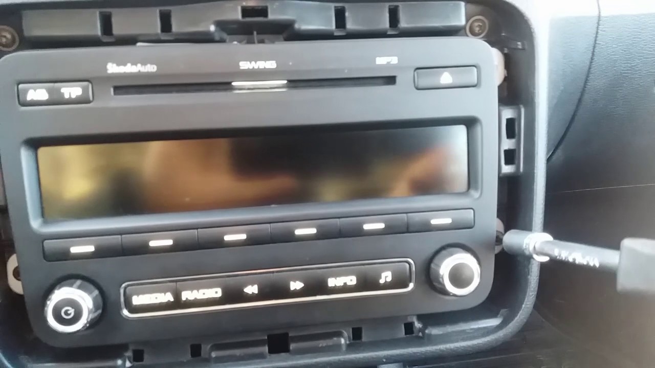 How to remove radio Skoda fabia II 2 lift / Demontaż radia fabia 2 II  / Removal radio