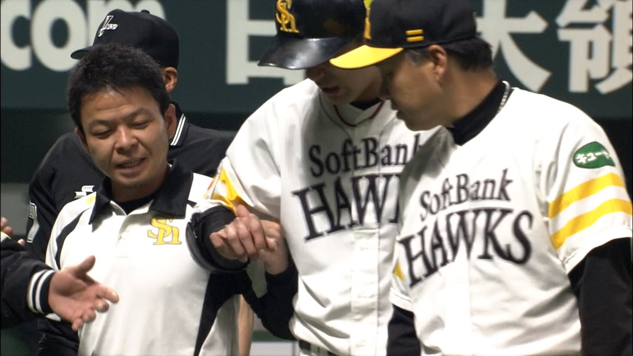 【プロ野球パ】痛ってぇぇ！柳田が死球でベンチ裏へ治療に戻る 2015/03/31 H-Bs