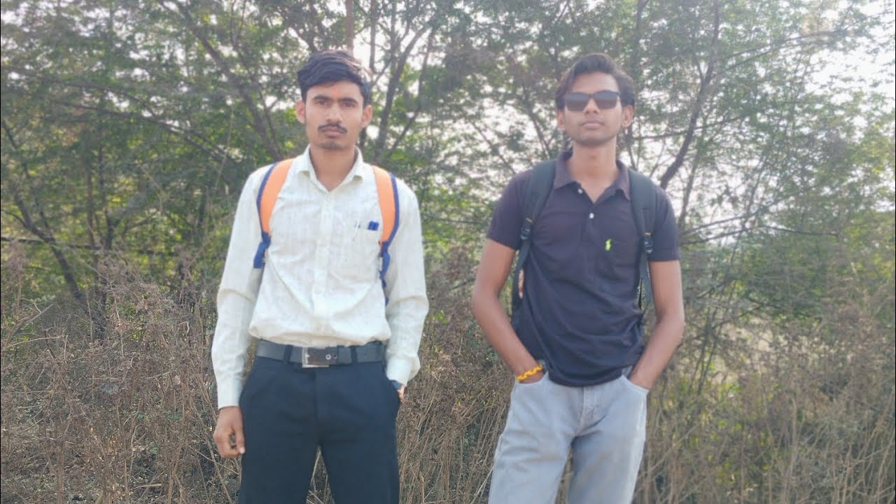 Bus ka wait karke thak gye 10 minute soch ke 30 minute me aaya