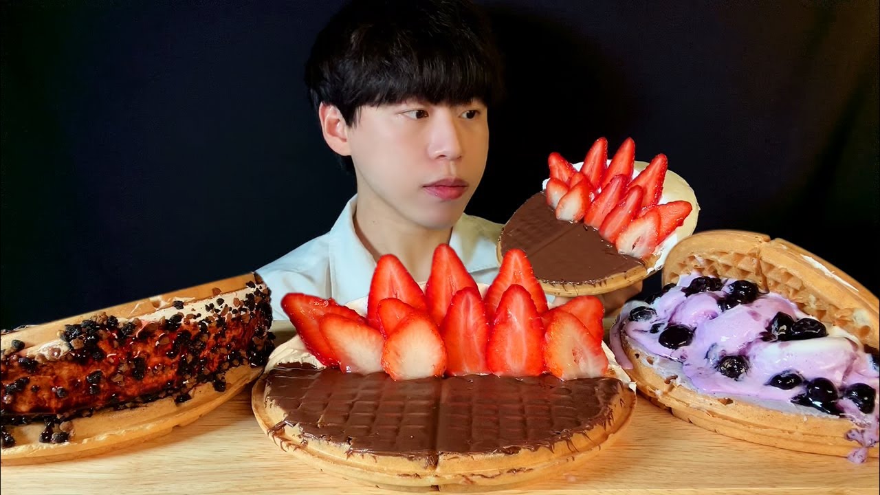 SUB)와플대학 먹방 asmr 몽글몽글 생크림 가득~ 바삭하게 한입! Waffle MUKBANG ワッフル