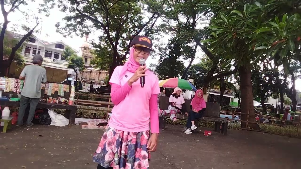 Tetes hujan dibulan April di BKT by Rossy Granat 