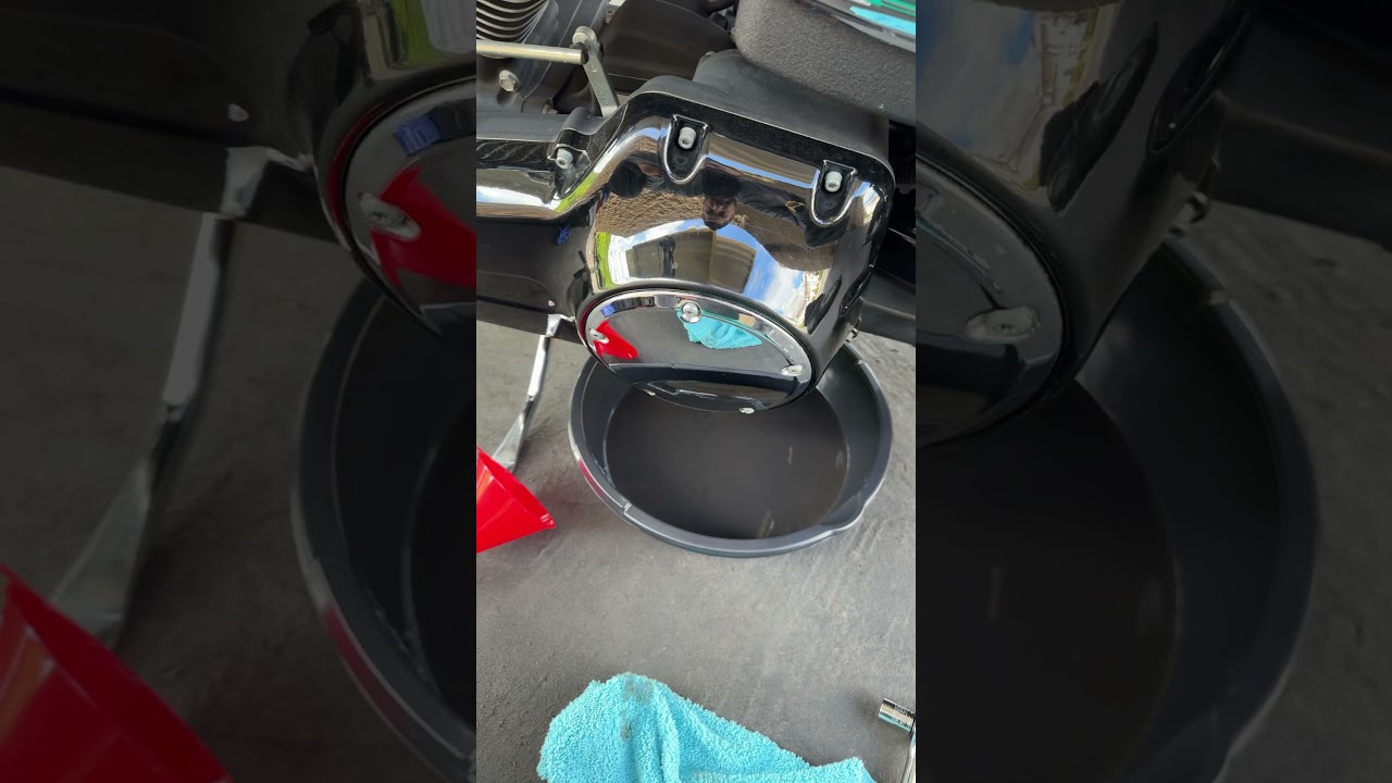 2009 Harley Fatbob FXDF primary drain plug oil change