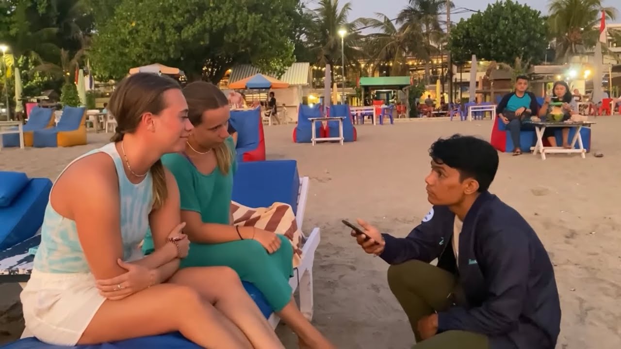 Berbicara Bahasa Inggris Dengan Bule di Pantai Double Six Bali • Tugas BING • Primakara University