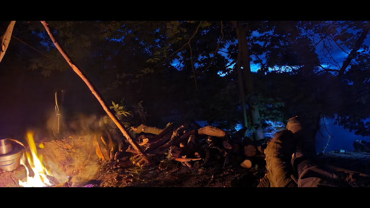 24 Stunden Bushcraft an der Ems - Shelterbau im Weltuntergang - leckeres aus der Waldküche