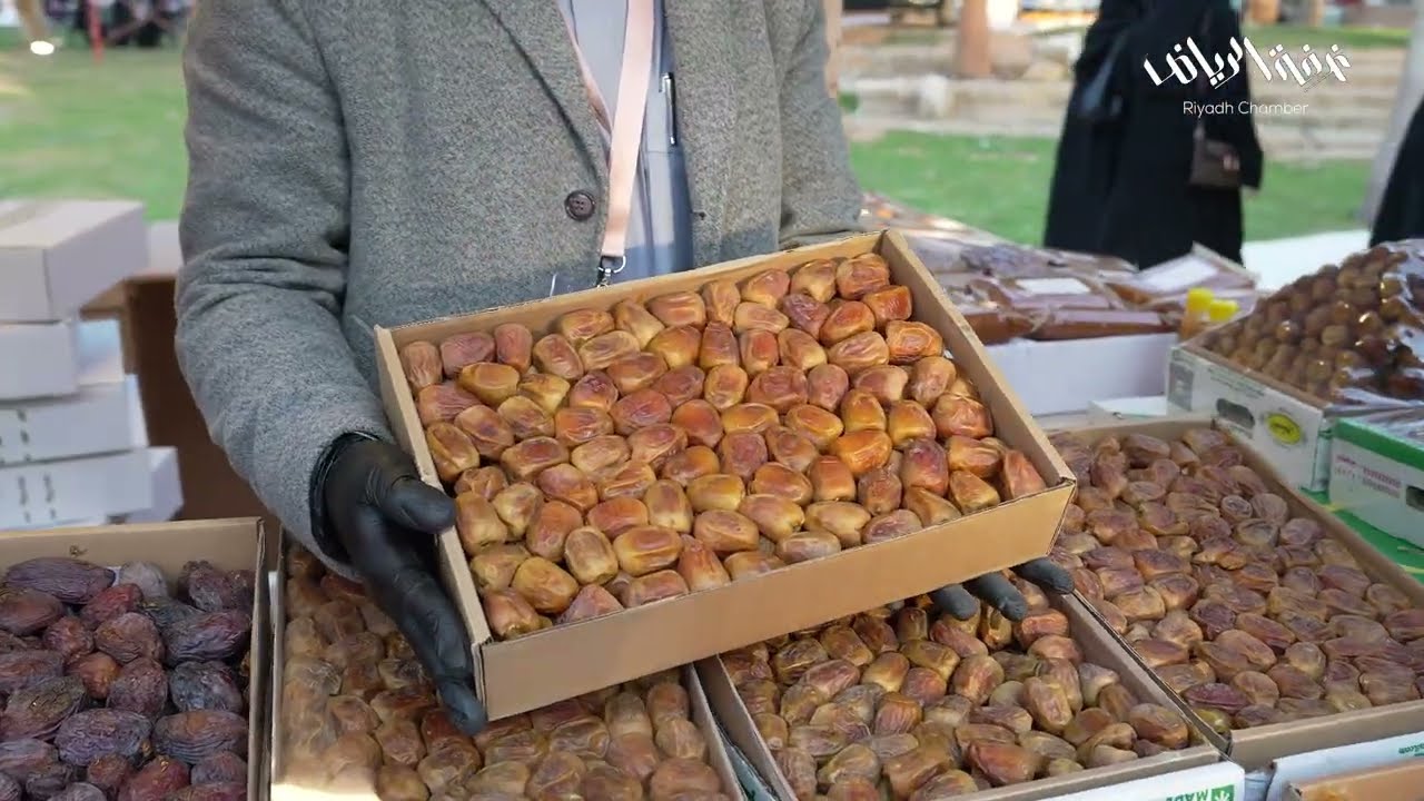 Al-Kharj World — мир фиников и саудовского кофе.