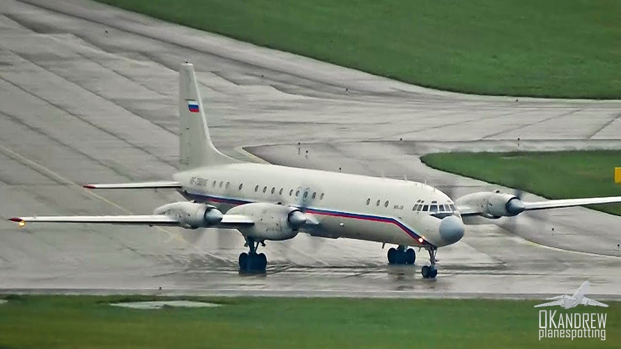 Ил-18 Дедушка коптит на взлете. Зато наслаждение звуком и красотой. Ламповый самолёт.