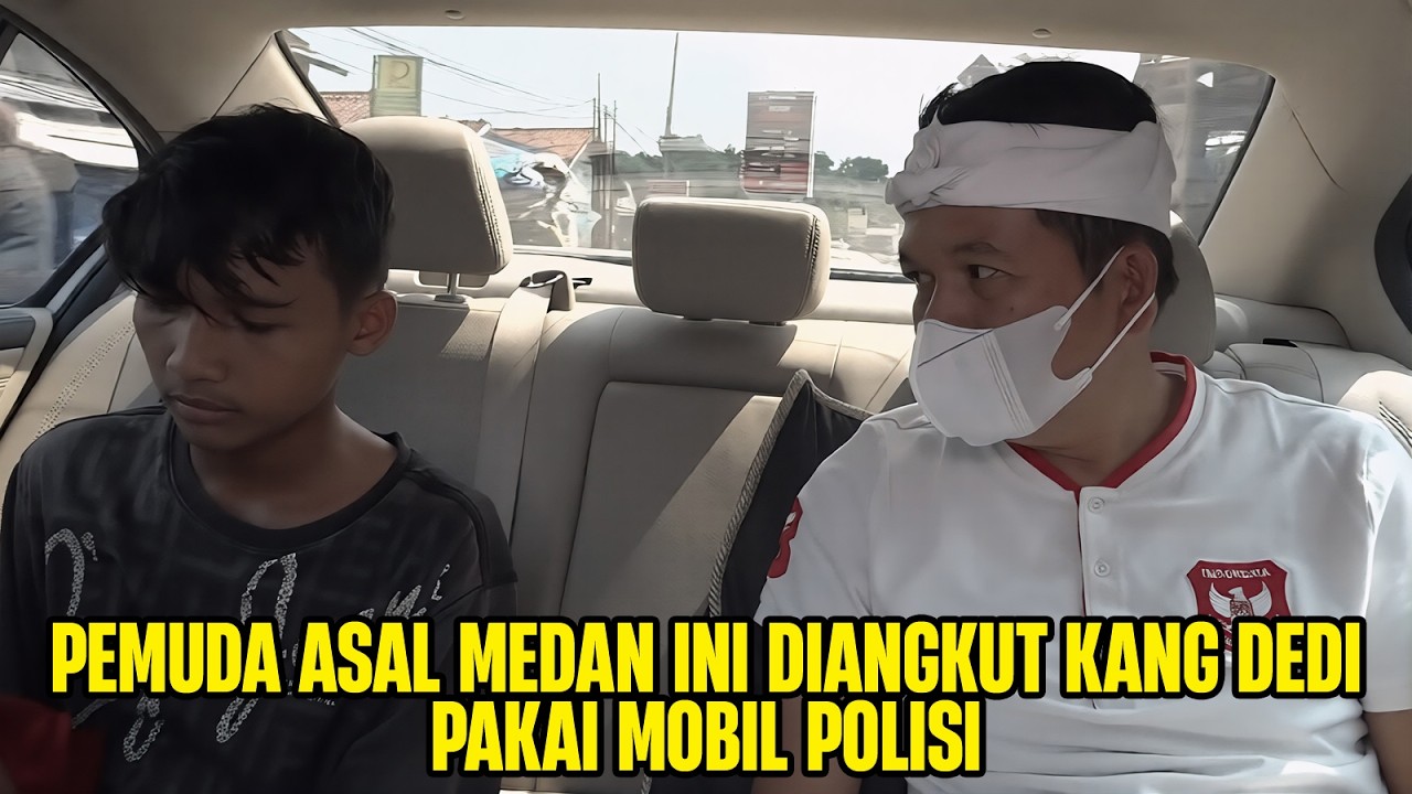 JUALAN SENDAL DI PINGGIR JALAN, PEMUDA ASAL MEDAN INI DIANGKUT KANG DEDI PAKAI MOBIL POLISI