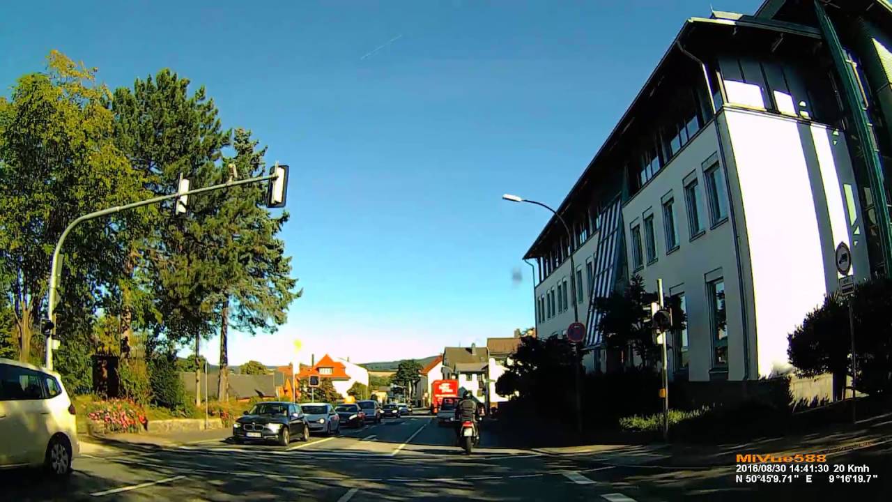 D: Stadt Alsfeld. Vogelsbergkreis. Fahrt durch den Ort. August 2016