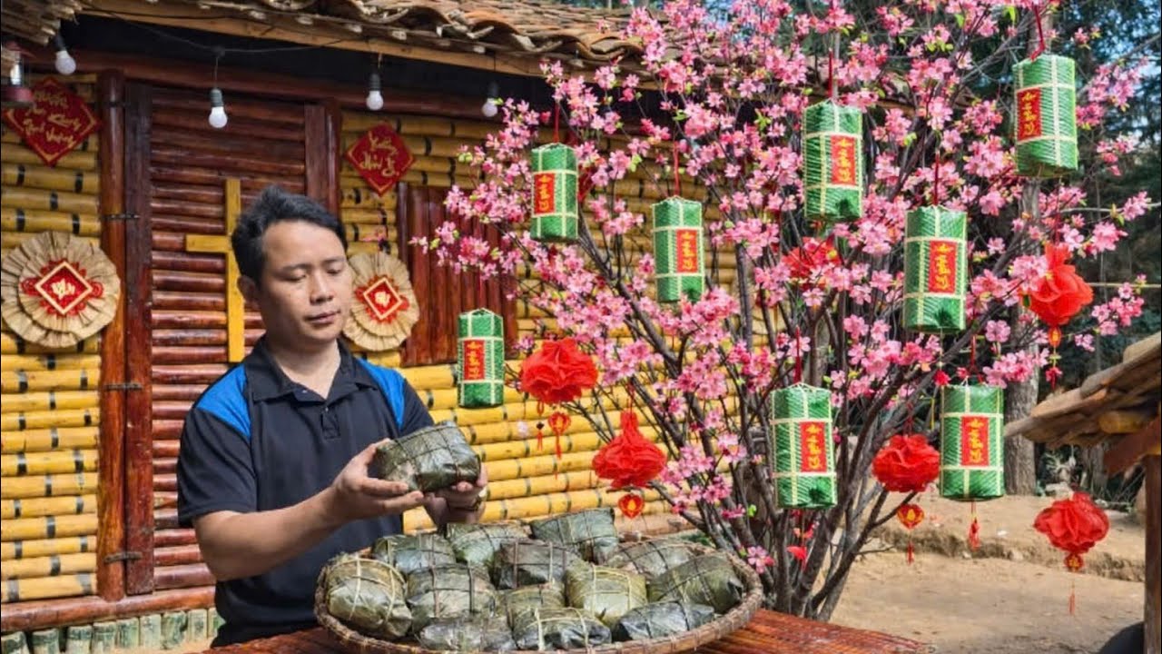 CEO Trieu Vang makes traditional cakes celebrates Lunar New Year alone in the green forest