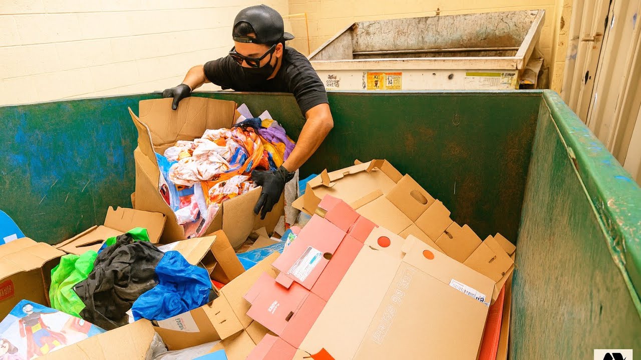 MIRA CUANTAS COSAS 😱 no les IMPORTA cuánto vale. LO TIRAN TODO #dumpsterdiving #funny 