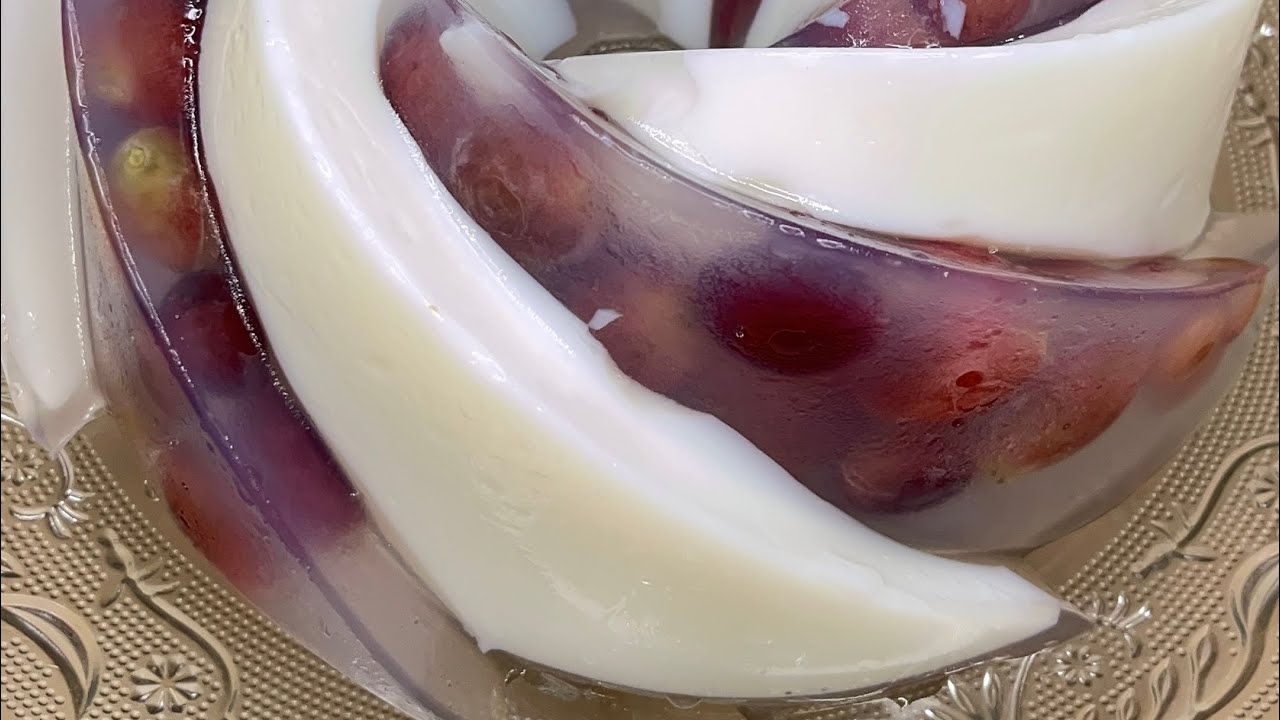 Fruit jelly cake in an aesthetic form 🍇🍇🍇