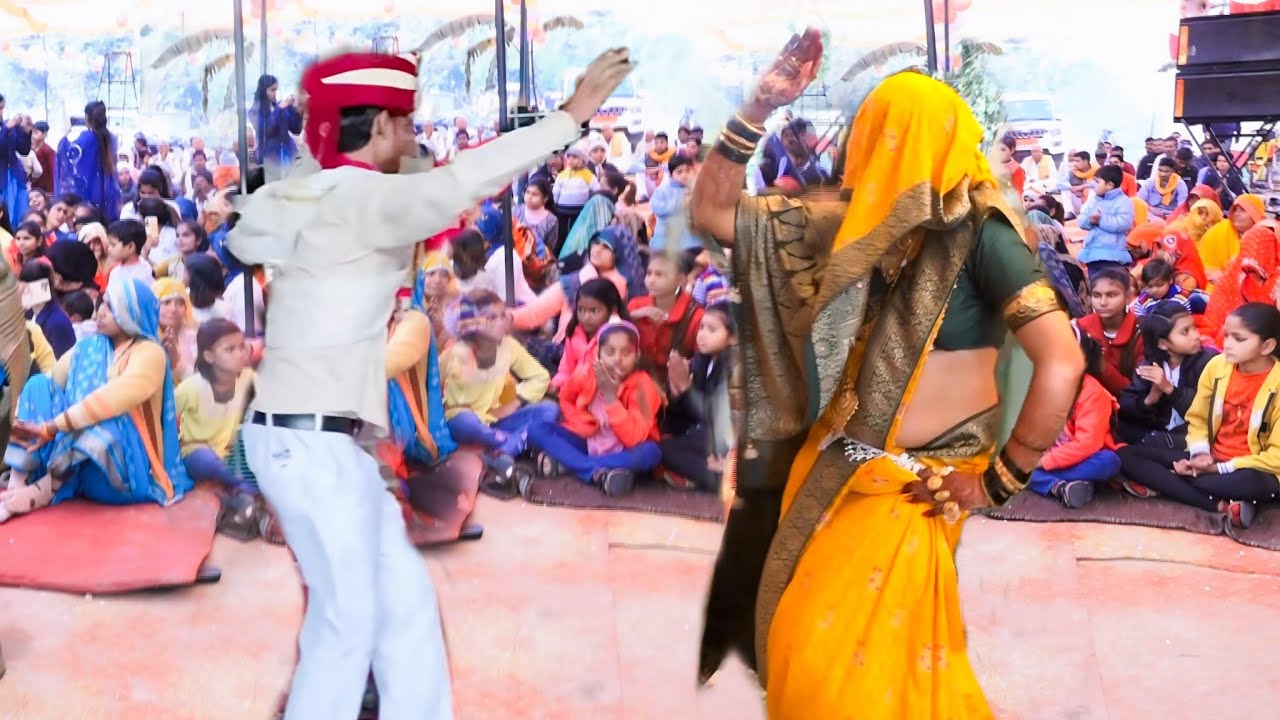 भरथना में शादी के बाद दूल्हा दुल्हन ने किया जोरदार डांस !! देख बेध मेरी नाड़ी 