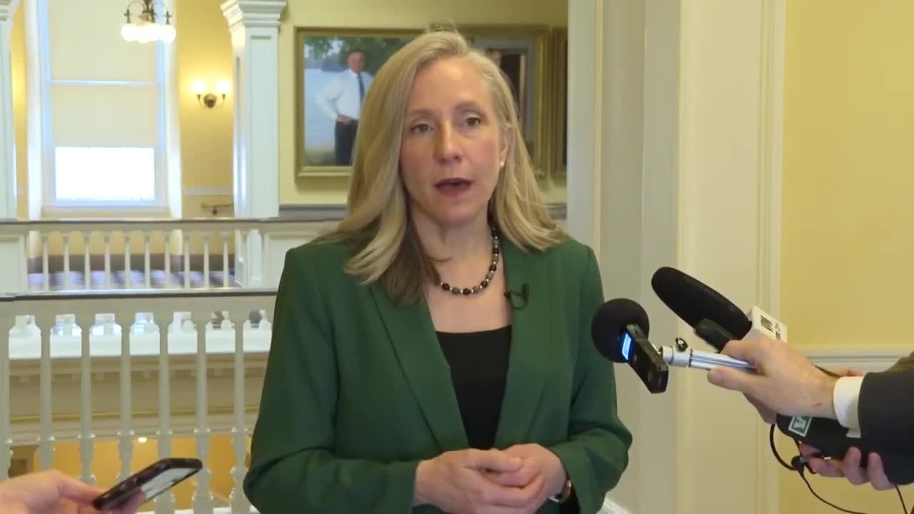 Virginia Gov Backs Redistricting Plan Giving Dems 10-1 House Edge