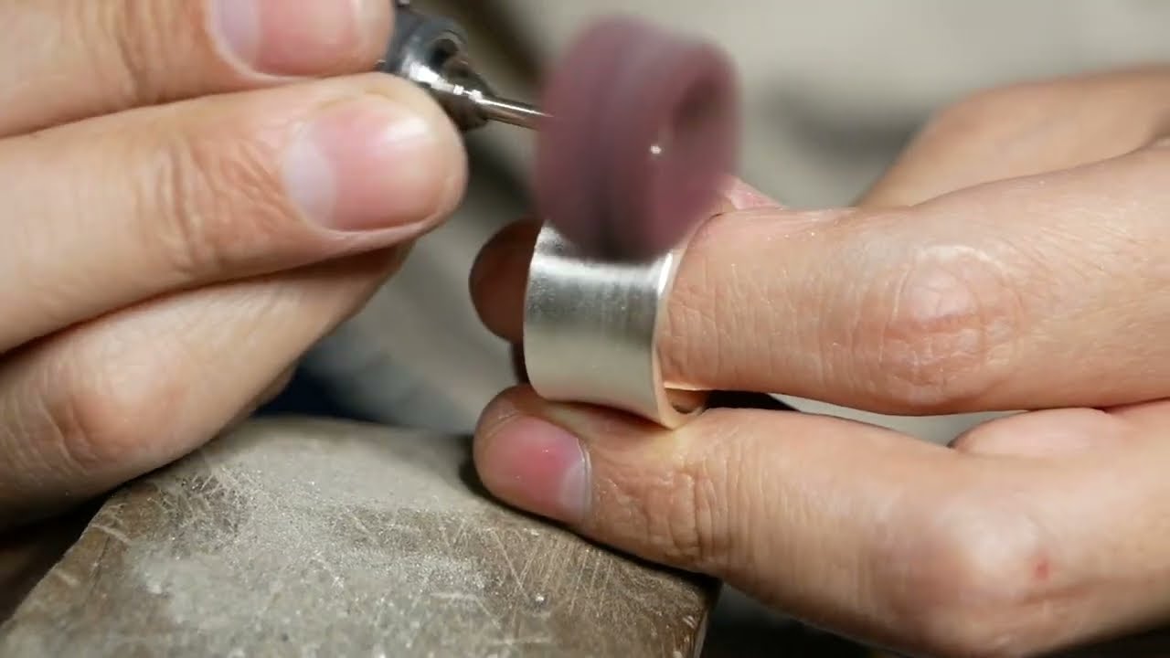 シルバーリングの制作工程！余った銀製品を蘇らせるプロの作り方