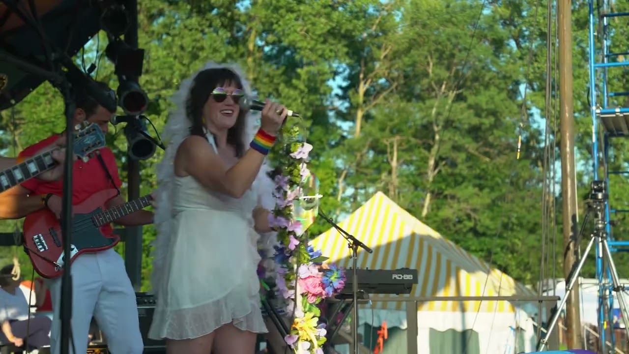 “Pink Water” by Maddy Walsh & The Blind Spots at the 2024 Grassroots Festival