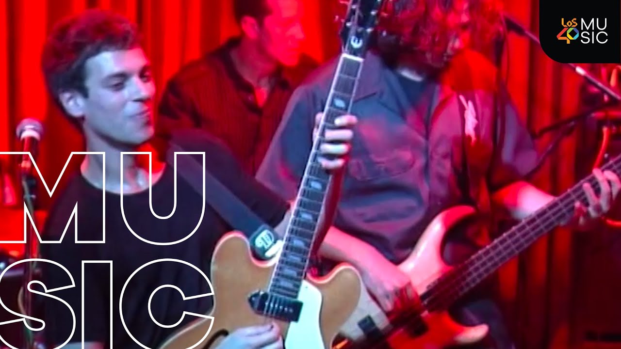 Ariel Rot - Confesiones de un comedor de pizza (Instrumental) (Sala Sol 1998) | LOS40 Music