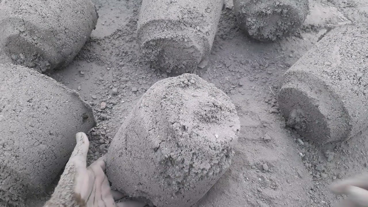 White bajri buckets crumbling in lots of water +floor asmr crumbling video🤤💦💦