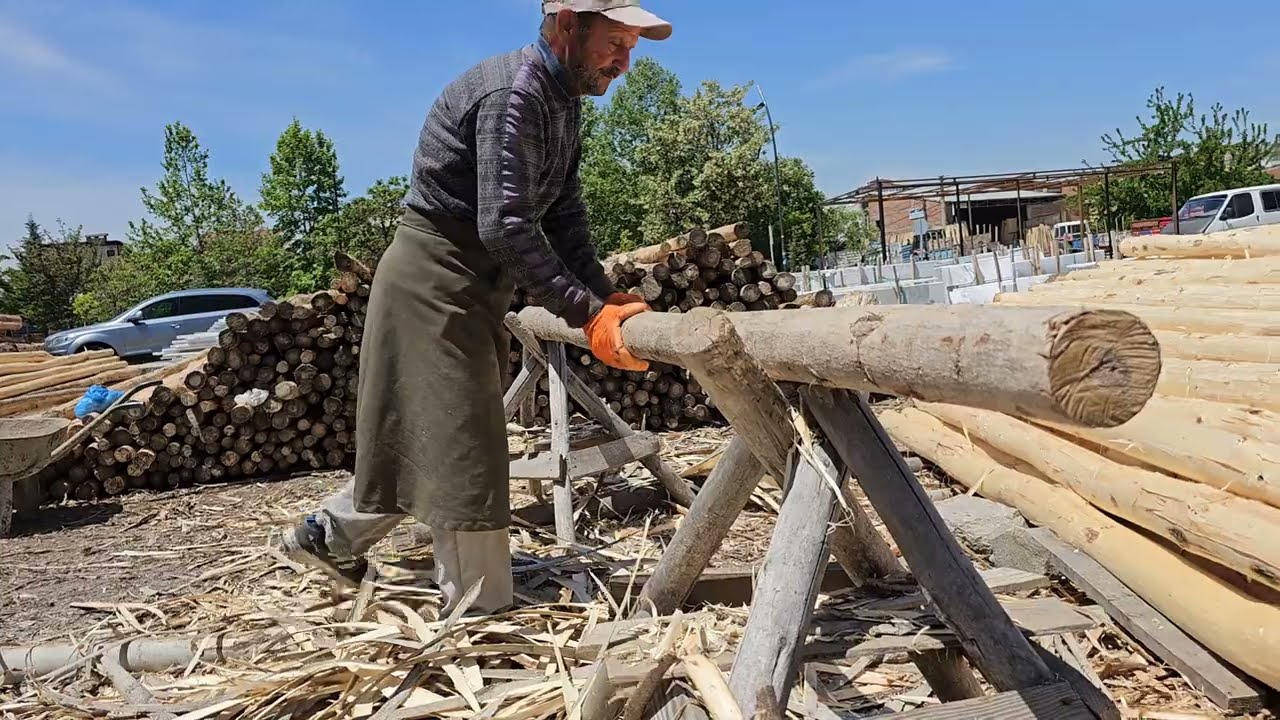 Пилинг коры (очень тяжелая работа)