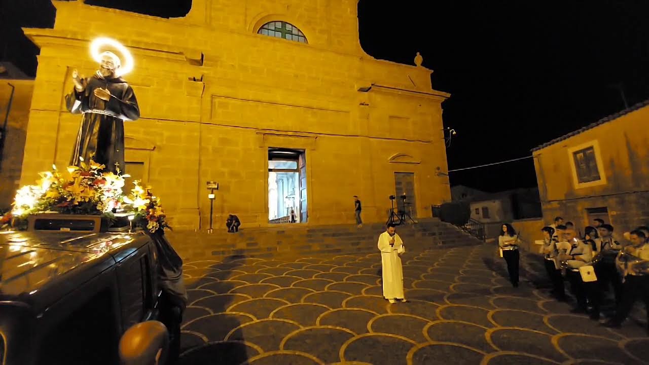 In DIRETTA da Pietraperzia, processione di San Pio da Pietrelcina.