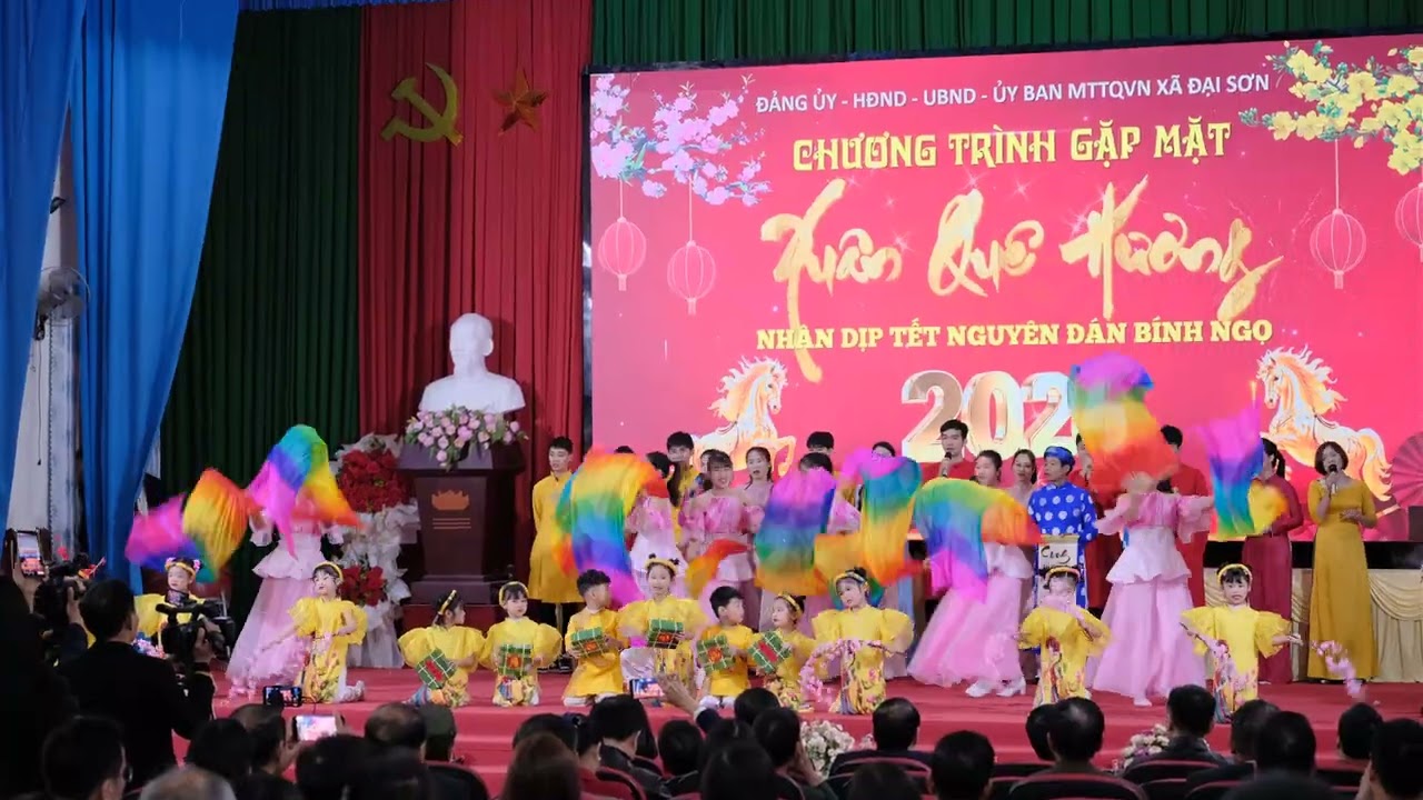 Múa Tết đến rồi. Tập thể múa hát trường Mầm non Hưng Đạo