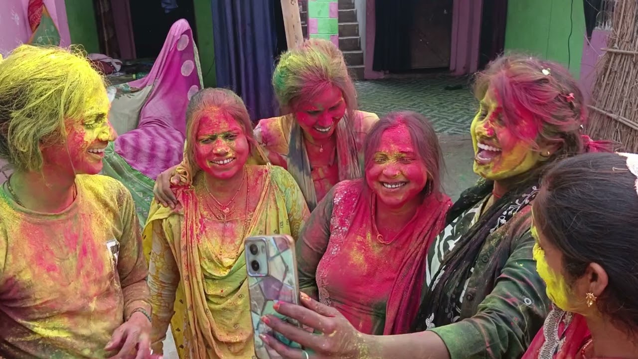 दोनों पति पत्नी के साथ होली कैसा लगा कमेंट करके बताइएगा मोनिका खुशबू रानी के साथ