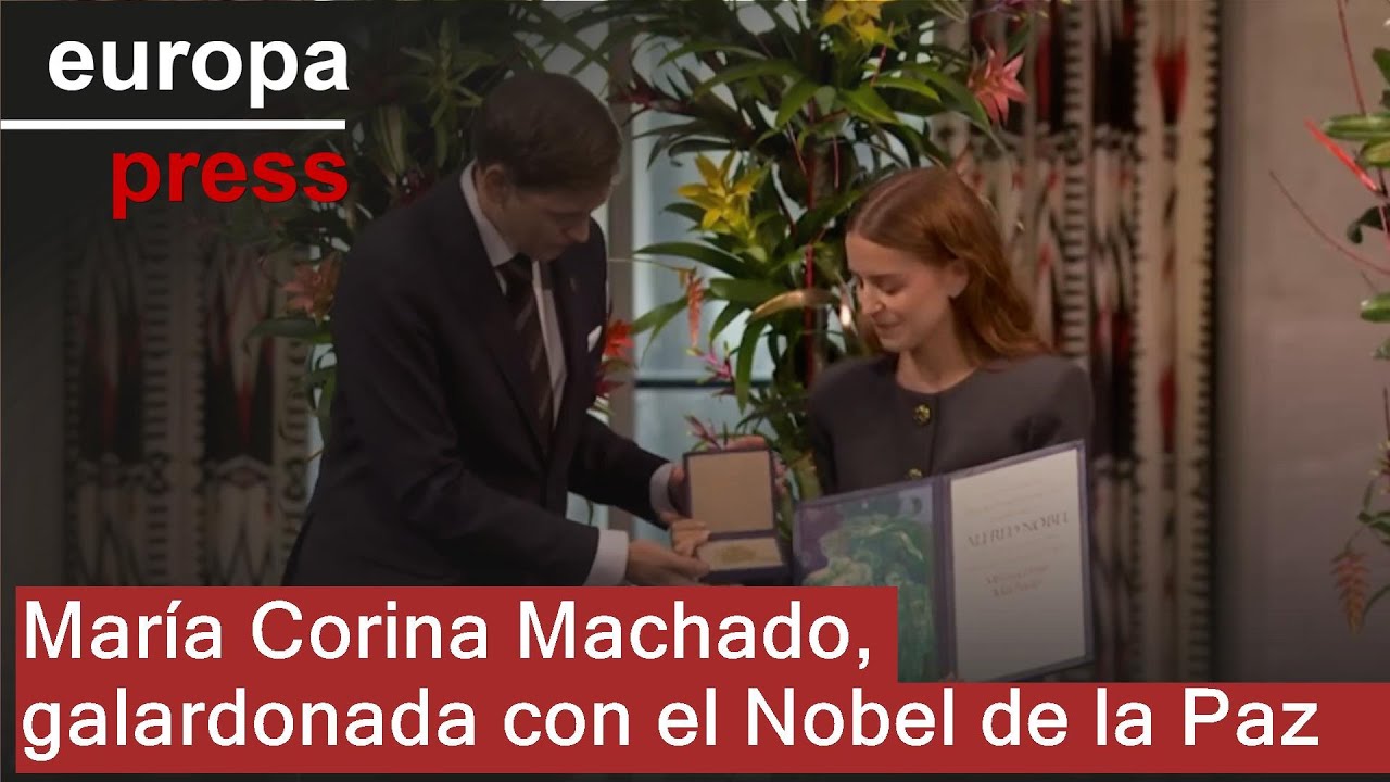 La hija de la opositora Mar&iacute;a Corina Machado recibe en su nombre el Premio Nobel de la Paz
