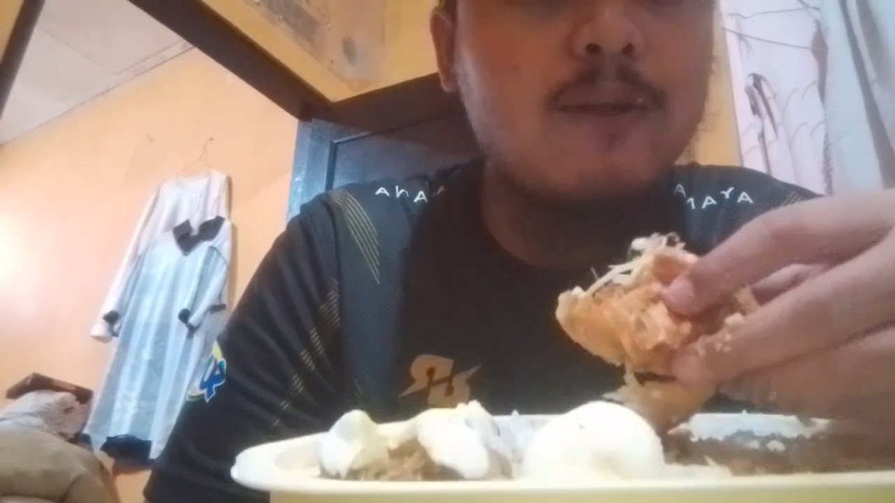 Mukbang nasi uduk 2 bungkus #mukbangindonesia #mukbang 