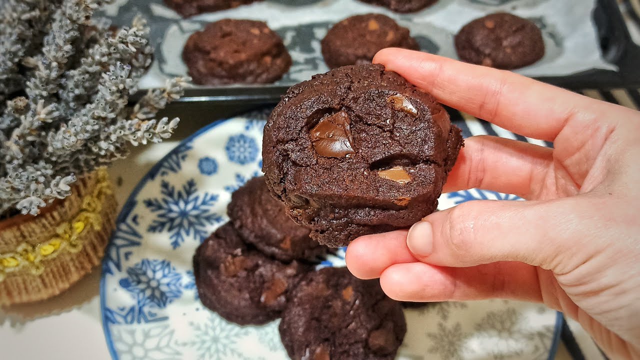 KAHVE YANINA MUTLAKA YAPIN😋👌 Bisküvi Tadında Yoğun Çikolatalı Kesme Korova Kurabiyesi Tarifi🍪