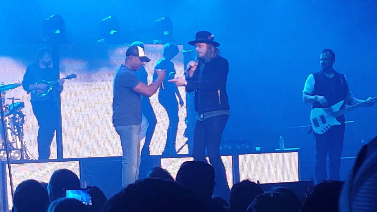 She Talks To Angels - Darius Rucker in Toledo