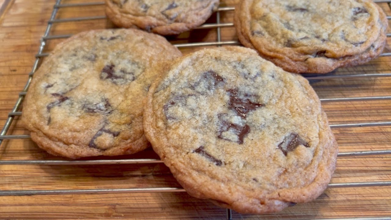 PAN BANGING CHOCOLATE CHIP COOKIES