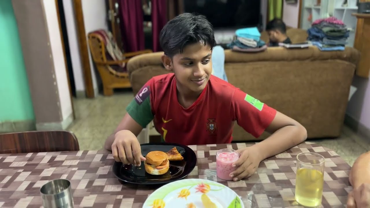 മുഴുവൻ ജോലിയും നിങൾ ഒറ്റക്ക് ആണോ ചെയ്യുന്നത് 🥵/റമദാൻ vlog day 4/ jinis kitchen/burger/mutton samoosa