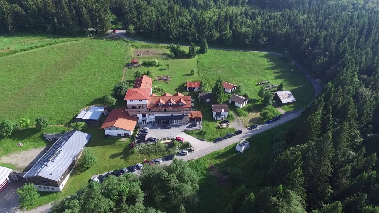 Drohnen Rundflug über unserem Hundehotel