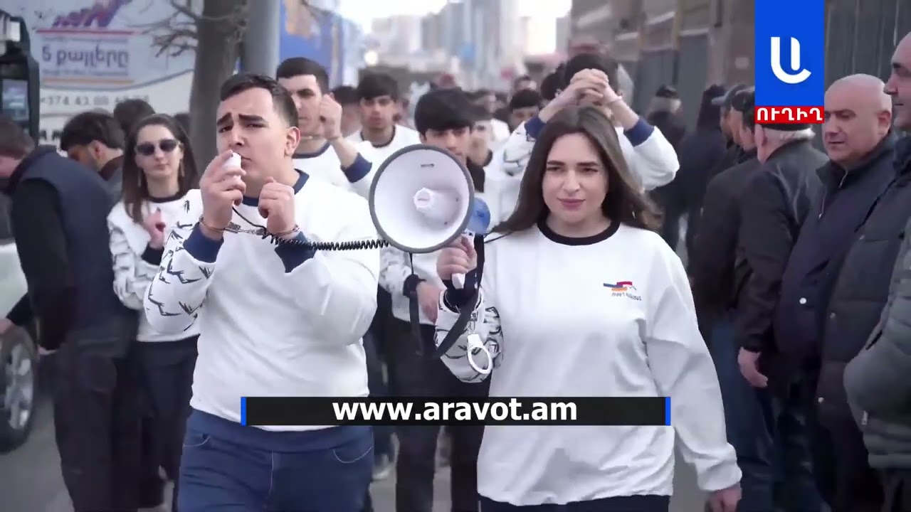 Ազատություն քաղբանտարկյալներին․ շղթայված ձեռքերով երիտասարդների երթը