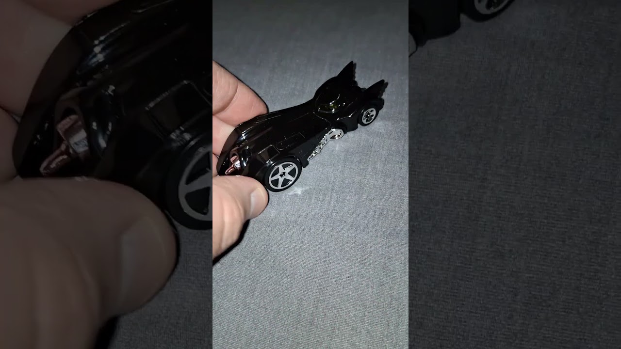 Hot Wheels Batman '89 Batmobile.