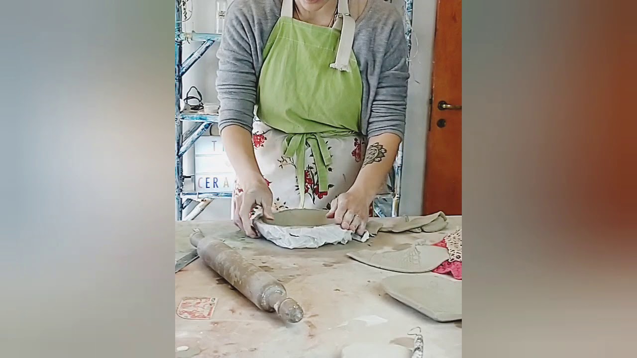 Cómo hacer un plato de cerámica en casa