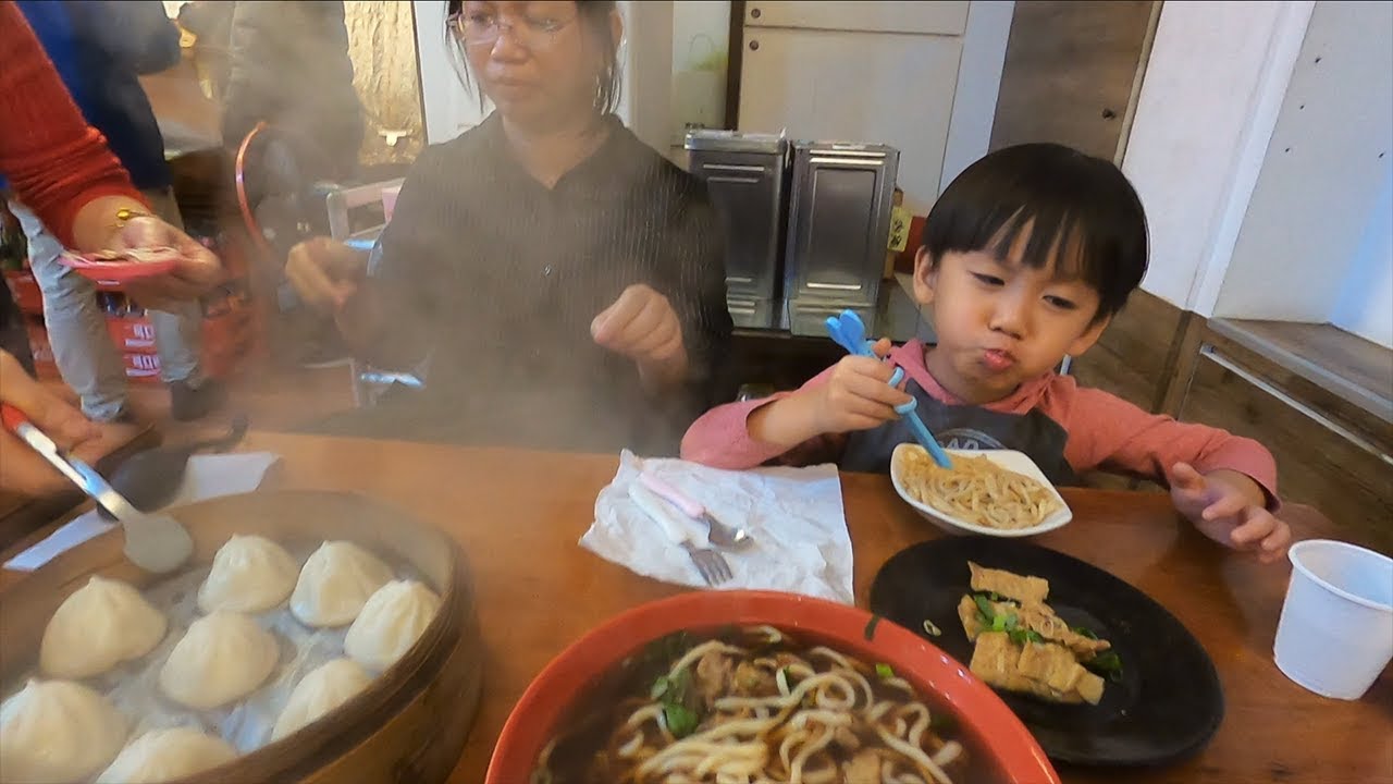 這餐180元吃了小籠湯包+牛雜麵+魯豆皮｜晚來要等很久