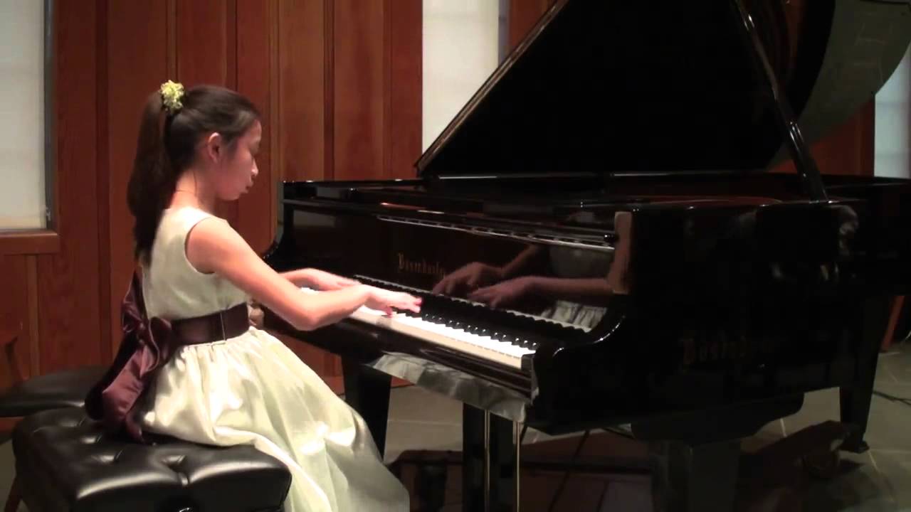 Moszkowski Etude No 6. F Major performed by Vi Nguyen