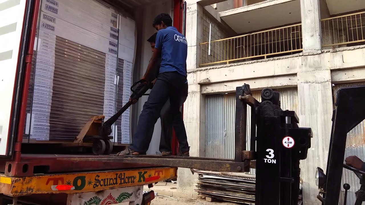 Container De stuffing by forklift
