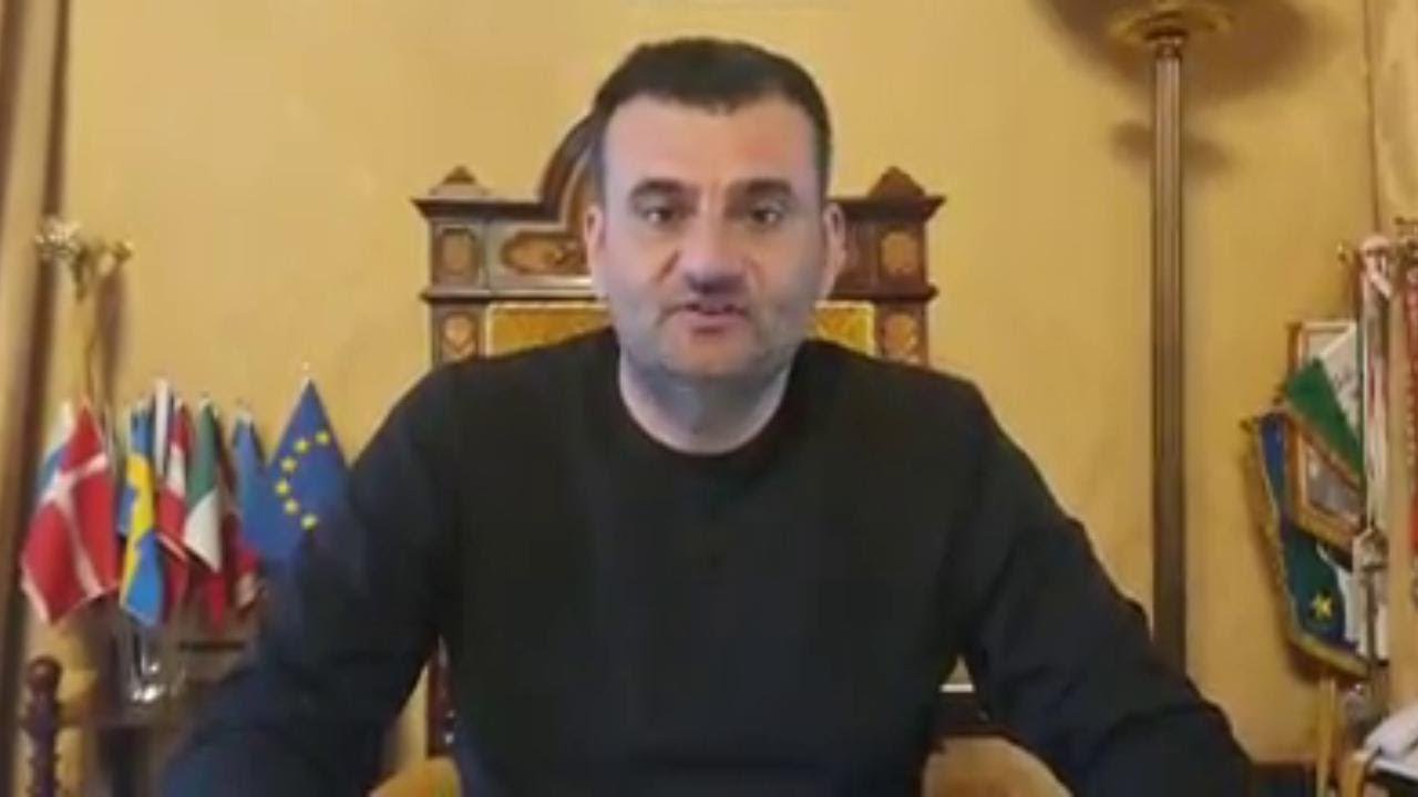 Coronavirus, il sindaco di Bari agli studenti: 