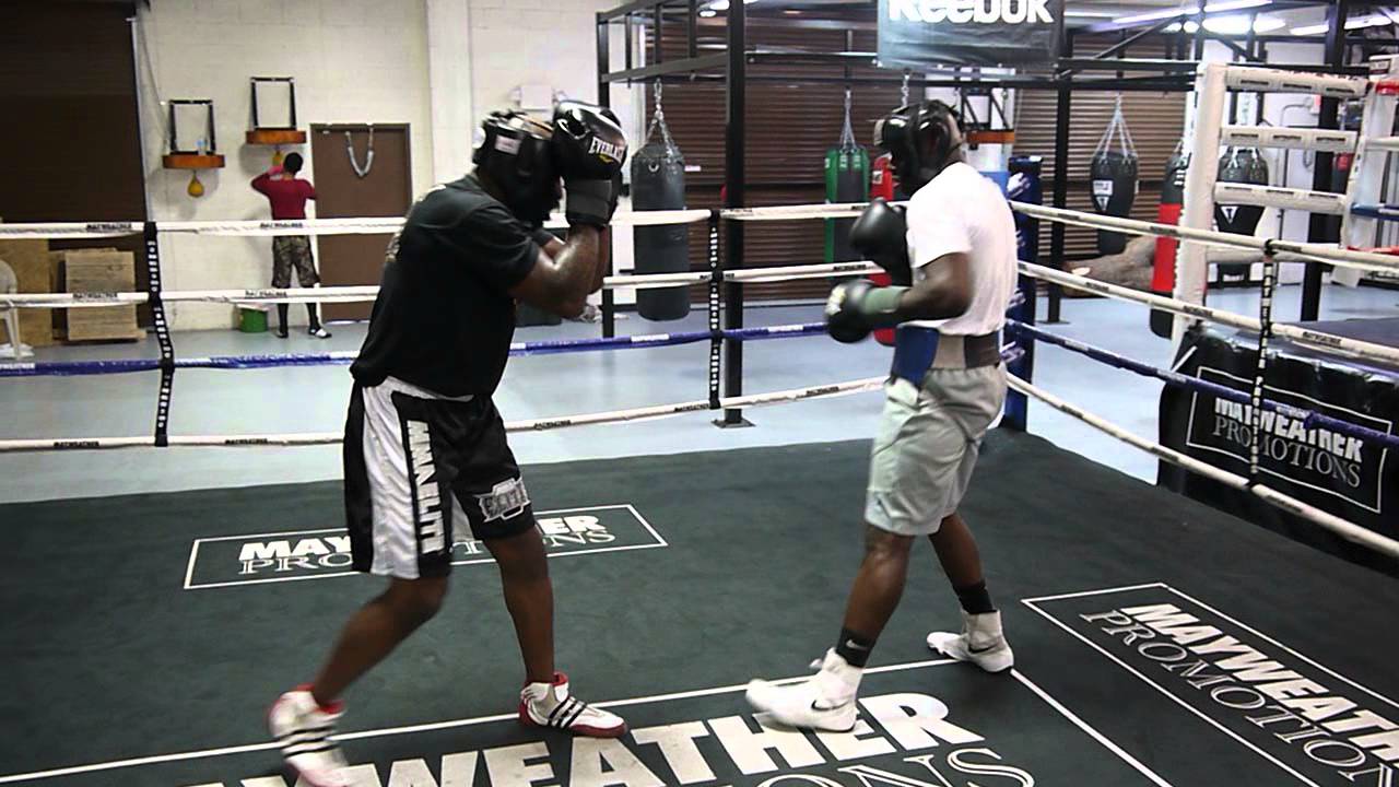 King Mo sparring Andrew Tabiti