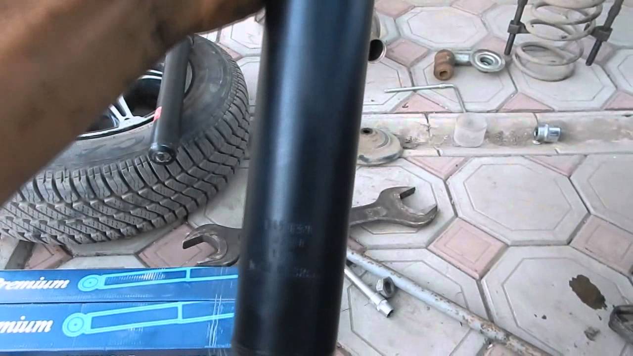 Замена передних амортизаторов семейств ВАЗ 2108 2115