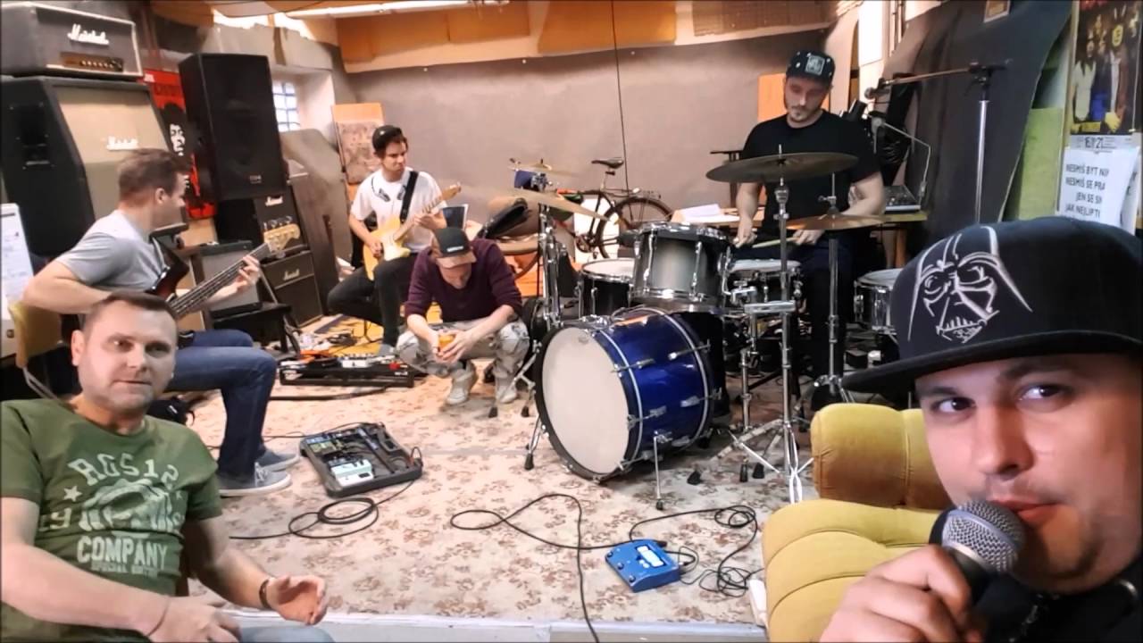 Temn&eacute; Kecy s Kapelou