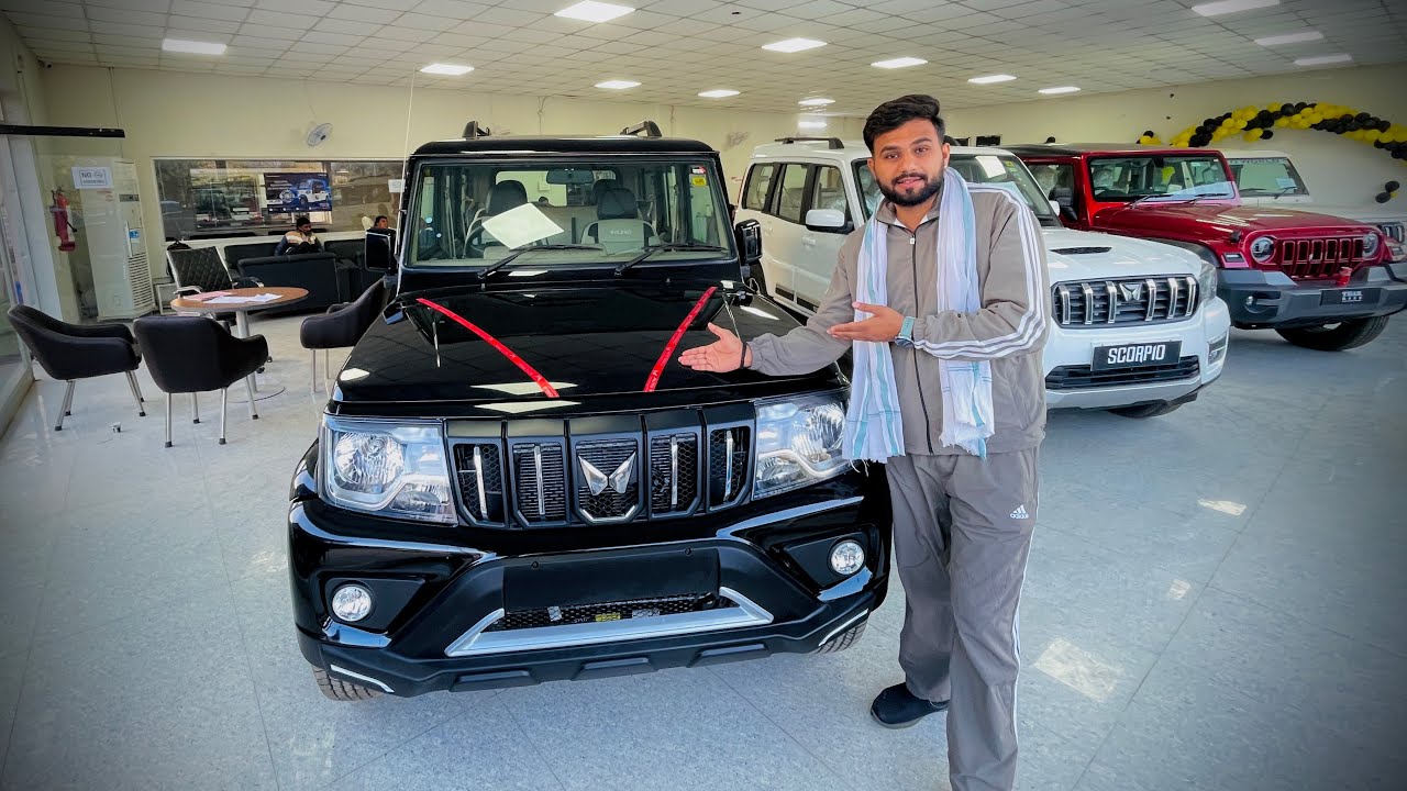 🖤 Black Mahindra Bolero Showroom Mein Aa Gayi | Full Review | Powerful Look 🔥