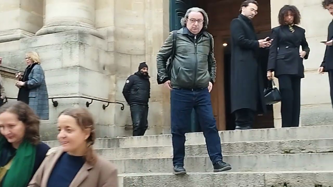 Sorties de l'hommage à Tchéky Karyo à l'église Saint-Roch de Paris