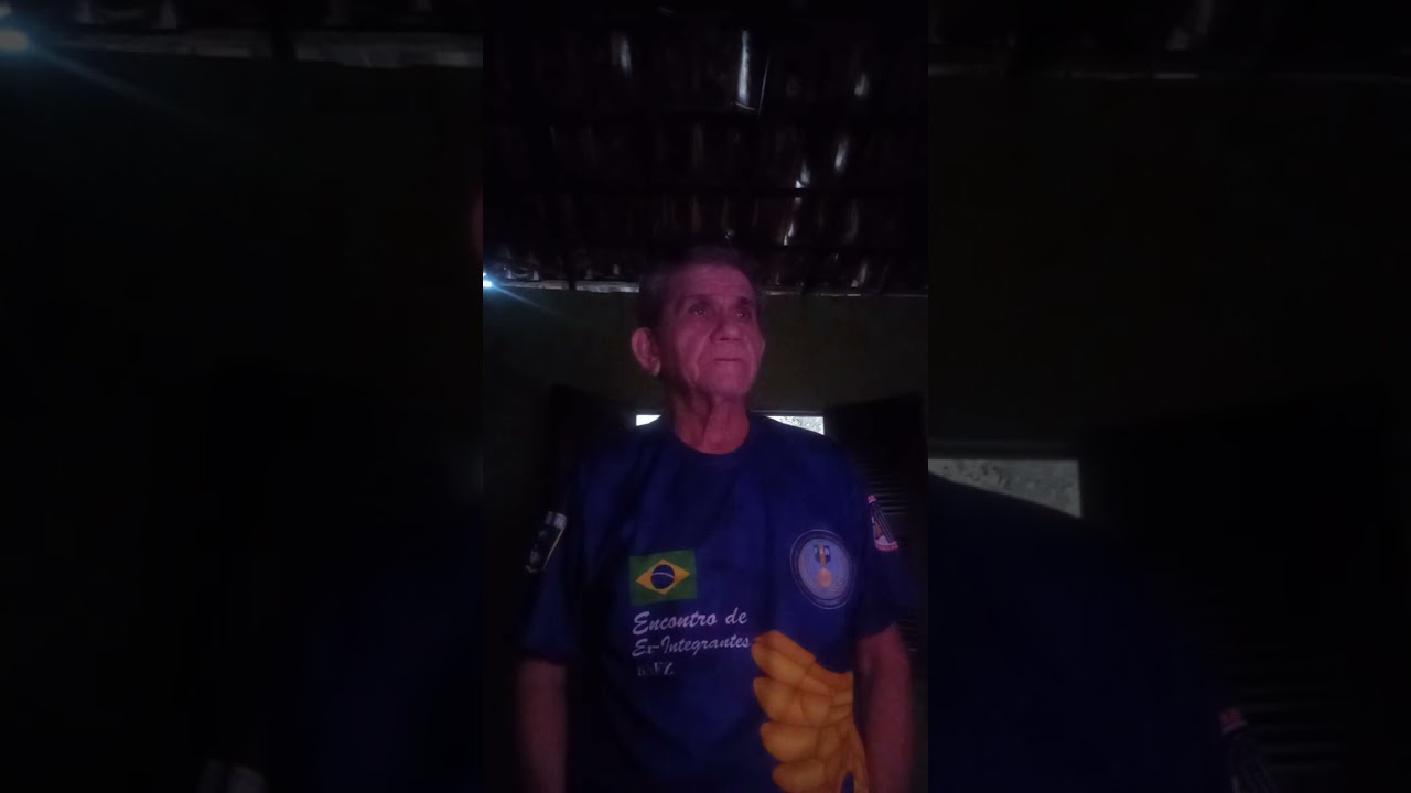 Pelo menos uma palavra