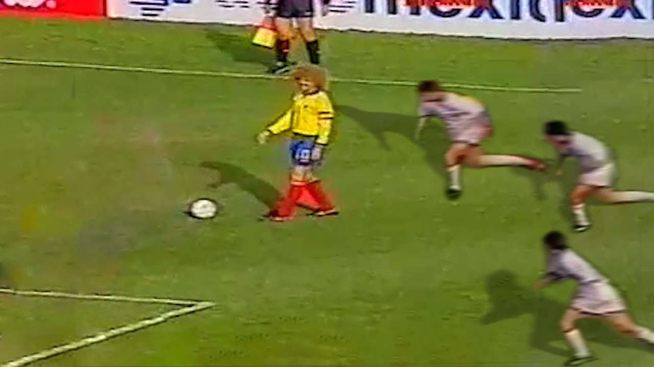 El Pibe Valderrama humilla a USA caminando (Copa América 1995)