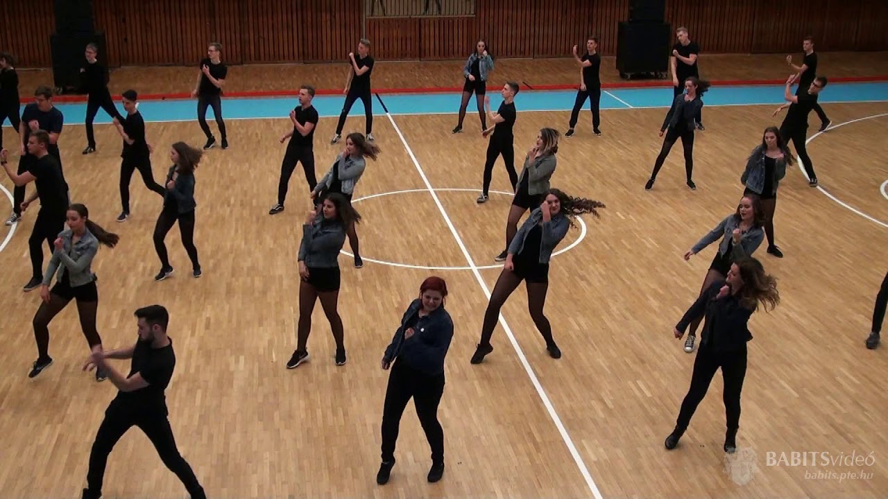 12.B osztály szalagavató tánca - 2018. december 07.