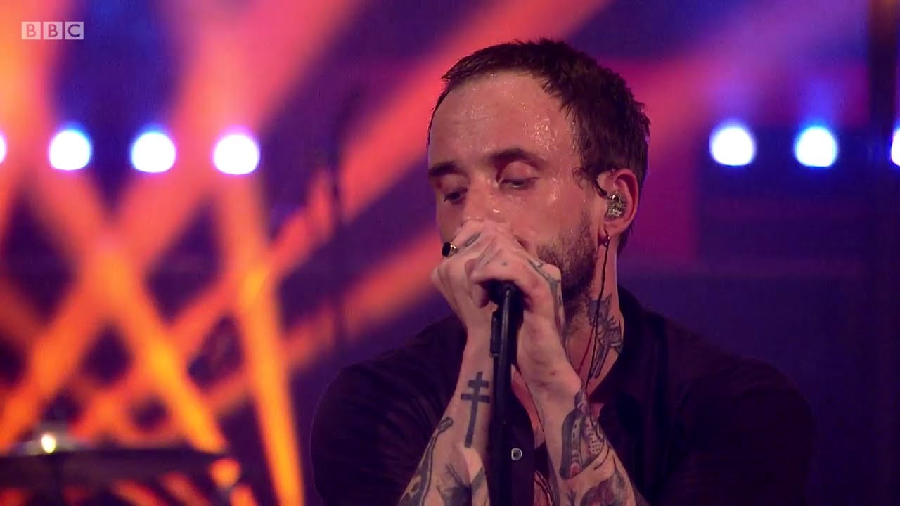 IDLES - Reigns (6 Music Live Session in the Radio Theatre)